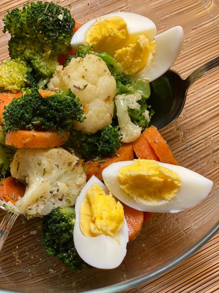 Coliflor, Brócoli y Zanahoria con Huevo Duro - BeHealthy&Happy